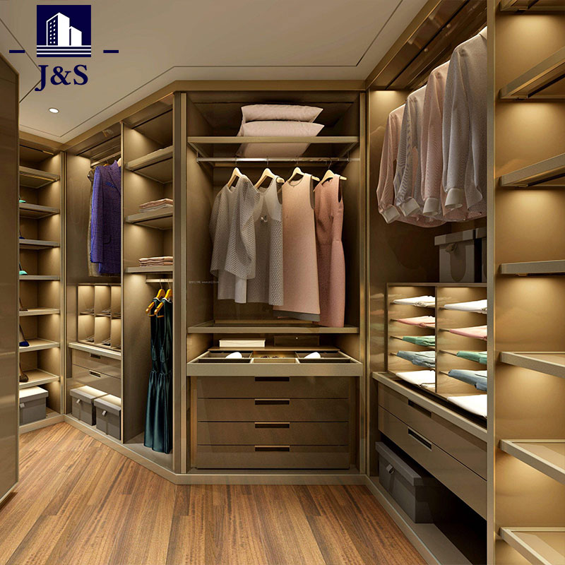 Large Walk in Closet Design for Master Bedroom